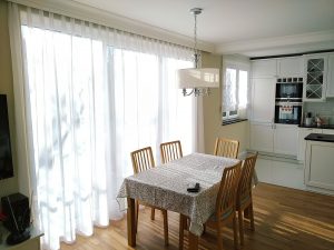 Zasłona z tkaniny firankowej