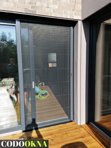 Moskitiera plisowana na tarasie